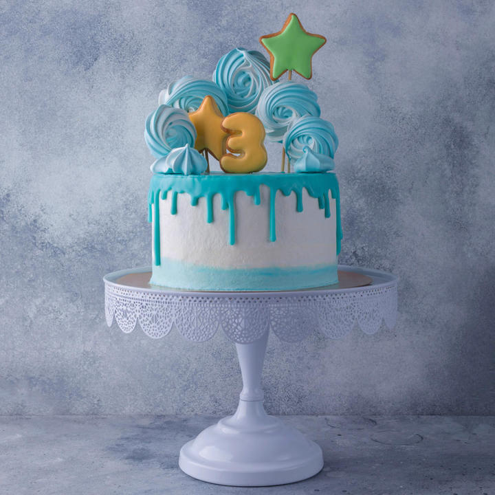 Как украсить торт на День рождения мальчику: советы по дизайну и оформлению от кондитерской Оазис